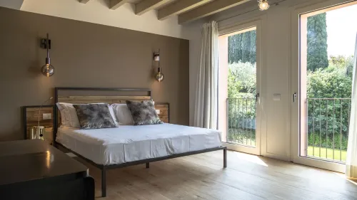 Charming rental villa, magnificent views of Lake Garda, park and private pool