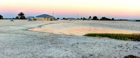 ADK Retreat - Northern Lake George - Sleeps 8 - Boating, Hiking, & History Отели в г. Тикондерога