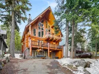 Cozy Ski Retreat in Govy w/ Hot Tub and Outdoor Sauna