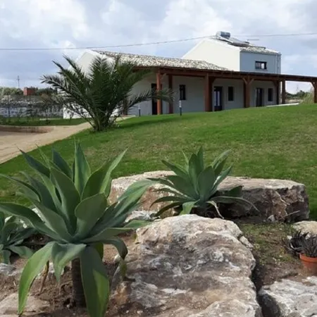 Charm, home emotions Baron sea view, swimming pool, wifi and BBQ