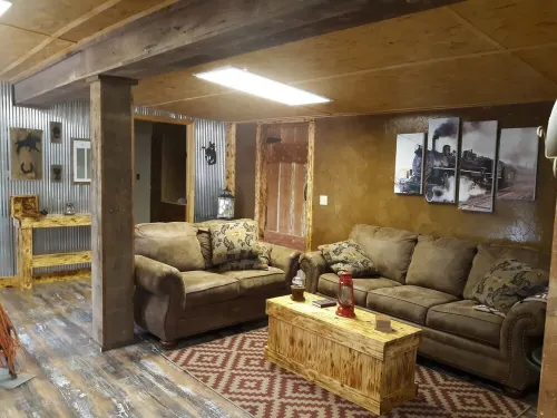 A unique cabin, comfortable with private hot tub! Hotels in Le Flore County