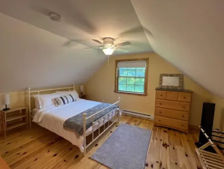 Spacious Cabin with Outdoor Patio, Close to Skiing & Hiking Отели в г. Торнтон