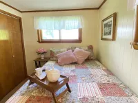Bemus Point Lake Front Cottage with Dock Hotele w: Ellery