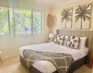 FantaSea In Ettalong Beach - 700m to Beach 3 bedrooms 6 Guests 4 Beds 2 Baths Hotel a Ettalong Beach