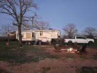Romantic Stay in  Beautiful New RV on 30 Acres