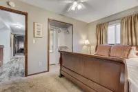 NEW! Centrally located I Garden of the Gods I Pets