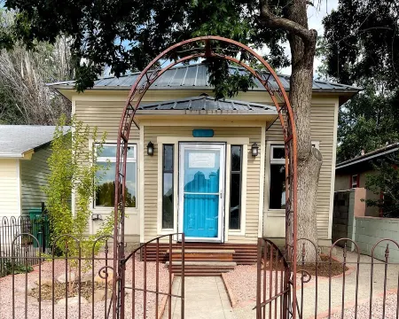 "Azteca Amor" A Victorian Gem in the Southwest