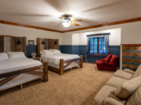 Northwoods Lake Escape • Bonfires, Boats & Fish! Hotels in Phelps