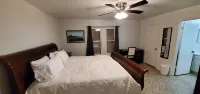 Quiet Cul-De-Sac 4 Bedroom Home with Pool & Hot tub