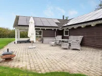 "Enid" - 700m from the Sea