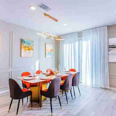 Brand new high-end finely decorated single-family villa 5 bedrooms 6King bed 27 Dining/Meeting Rooms