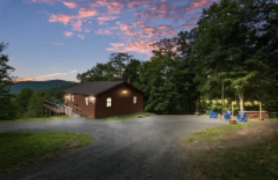 Scenic VIEWS! Pool table - Fire Pit - River Access - Arcade