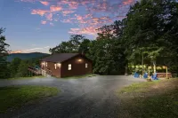 Scenic VIEWS! Pool table - Fire Pit - River Access - Arcade