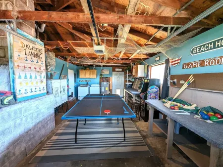 Dawson's Landing, by the beach! 5-minute walk to beach access!