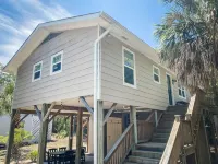 3Br/2BA Cottage 3 Min to Access 32, Whaley's & Bingo Boat Space + Beach Gear Hotels in Edisto Beach