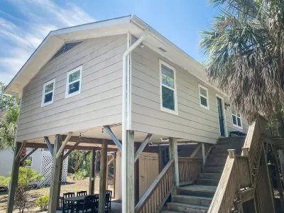 3 Minute Beach Walk! ~ 3Br/3BA Treehouse Cottage Among Historic Oaks!