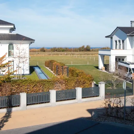 Apartment beach life. 2 bedrooms, high quality furnishings, great sea views!