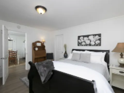 Charming Country Cottage Retreat -  Walking distance to Downtown Hotels in Paulding County