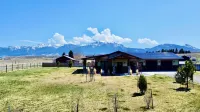 Modern Dog Friendly Paradise Valley Home near Yellowstone NP & Chico Hot Springs Hotels in Pray