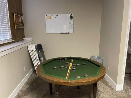 Spacious 5-bedroom house with AC and WiFi in enjoyable West Point