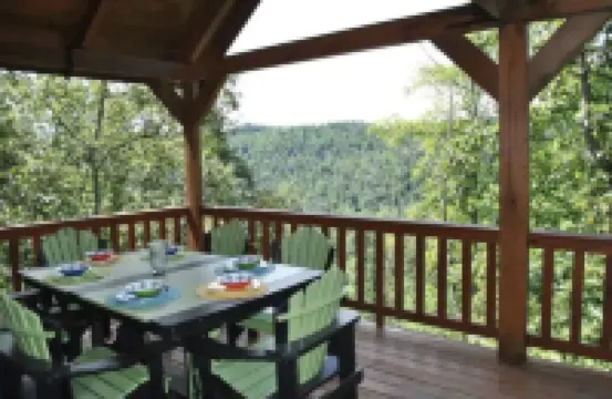 Amazing Views! Hot Tub!! Minutes from the Gorge!!!