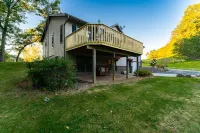 Driftless Area Country House: large deck, spring fed creek, Amish area