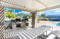 Ocean View Studio Steps to Beach - Pool, Spa & Pickleball - Free parking & Wi-Fi