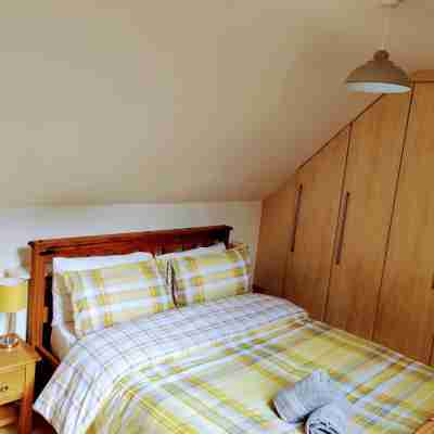 Apiary Apartment (Private Balcony & 2mins to Sea) Rooms