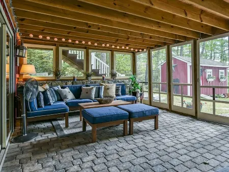 Beautiful Lakefront Escape - Book Your Fall Foliage GetAway!