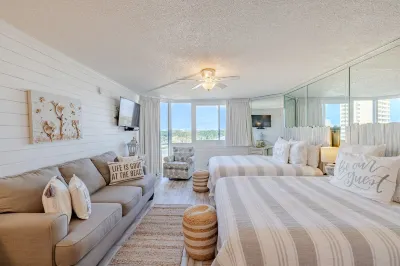 Beach Front Studio Condo Complimentary Beach Service March 1-October 31 Các khách sạn gần Student Breaks