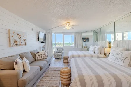 Beach Front Studio Condo Complimentary Beach Service March 1-October 31