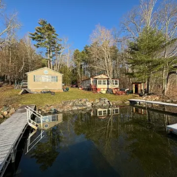Private lake-front cabin with walk-in access to water, next to state park.