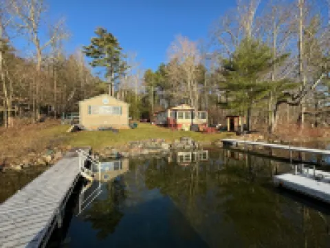 Private lake-front cabin with walk-in access to water, next to state park.
