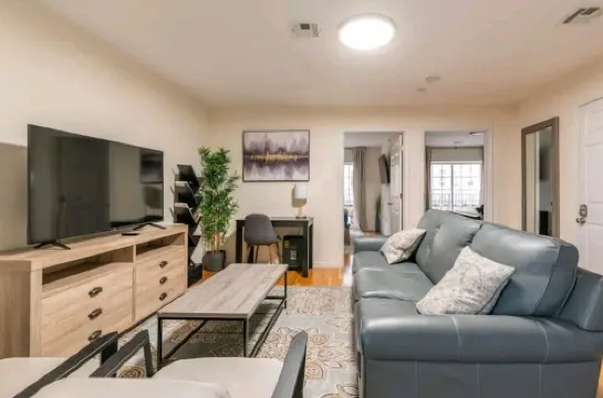 Lovely 2 bedroom/ Near EWR/ Free Parking