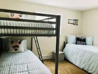 Beautiful 4 Season Lakefront Chalet in the Poconos! Hotels in Lackawaxen Township