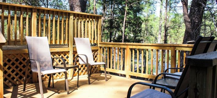 Leaning Pines Lodge, Sleeps 10, Double Cabins in the woods, 30 min to Round Top Hotels in Fayette County