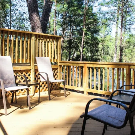 Leaning Pines Lodge, Sleeps 10, Double Cabins in the woods, 30 min to Round Top