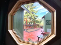 Mountain views, jacuzzi, deck, forest, wildlife