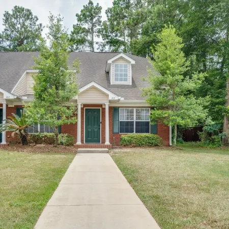 Experience Modern Elegance: Luxurious Tallahassee Condo with Premier Amenities
