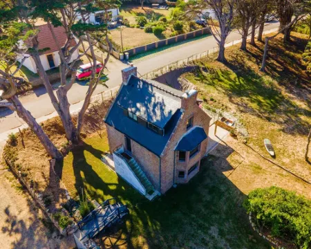 House ☆☆☆ in Landrellec, recent renovation, feet in the water. Hotels in Pleumeur-Bodou