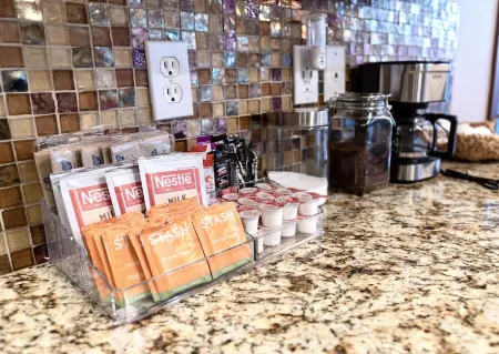 Seascape Villa - Oceanfront panoramic view - Hot tub Отели рядом с достопримечательностью «Брадис Ойстерс»