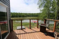 Lake front - 2 bedroom, 1 loft home with hot tub - Homestays