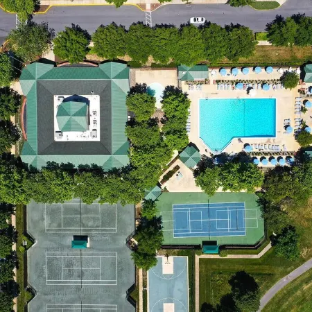 4 BR/4.5 BA luxury townhome in Bear Trap Dunes 2 min walk to all amenities