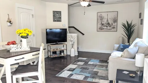 Tiny Cottage w/Private Workspace in the Heart of Davidson! Hotels in Davidson