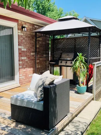 Welcome to Holiday House! Cozy, modern home 7 min. from the beach and wineries.