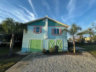 Charming 2-bedroom house with AC, WiFi in amazing Flagler Beach Close to All Hotels near First Baptist Church Of Flagler Beach
