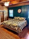 Luxury 2 Story Crown King Cabin, Large balcony, Hiking, Fishing, Mountain Views