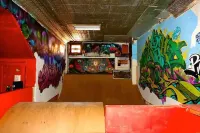Historic skatepark w/ Hot Tub located near Abe Lincoln's home!
