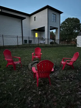 {Bunga-YOLO} Fun and Games in CLT's Best Neighborhood. Hot Tub NEW and working! Отели рядом с достопримечательностью «Спектрум-центр»