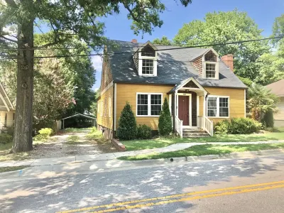 1918 Downtown Cary w/ 4BR+3BA ~ walk 2 new park shops breweries & restaurants!